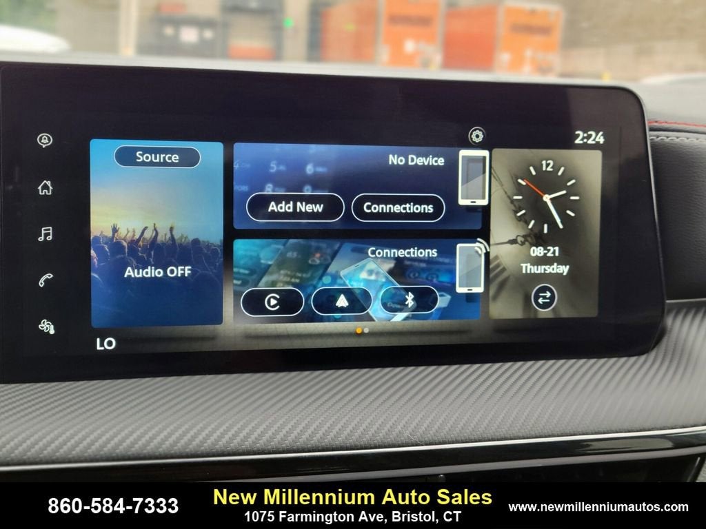 2025 Nissan Kicks SR