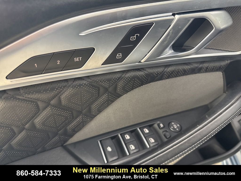 2022 BMW M8 Competition